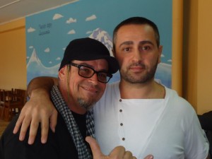 Joe Vasconcellos junto al intérprete armenio de duduk Gagik Gasparyan